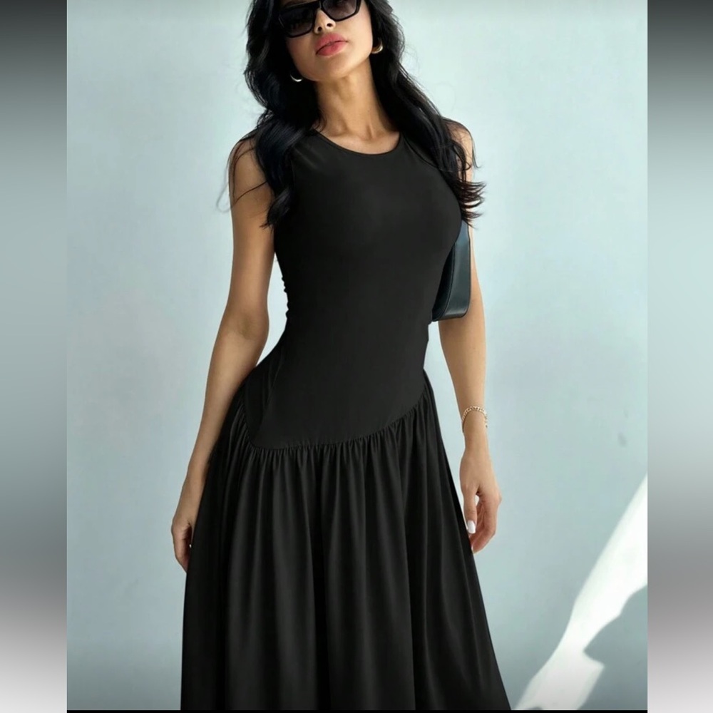 Sleeveless Black Maxi Dress - Classic Elegant Silhouette - Picture 5 of 5